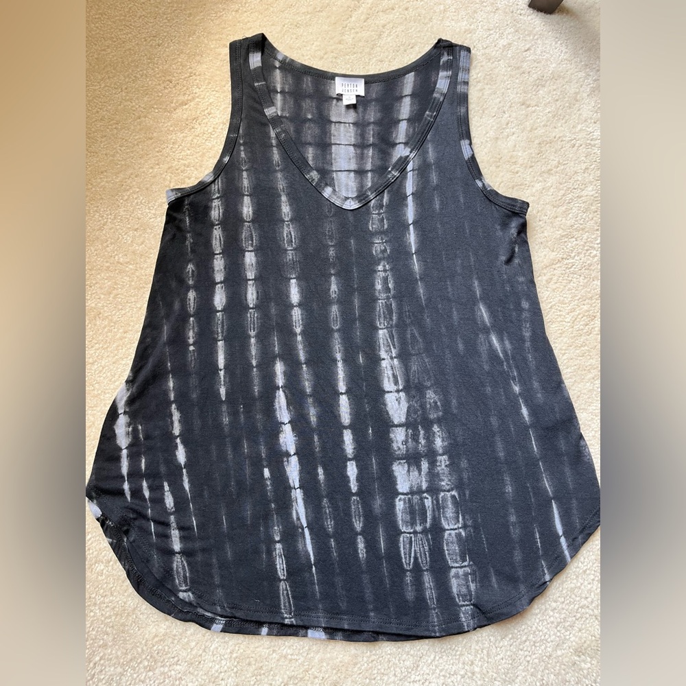 Black and Grey Peyton Jensen Flowy V-Neck Tank Top With Rounded Hem
